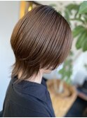 ショートウルフ　丸みショート　くびれ　オリーブベージュ