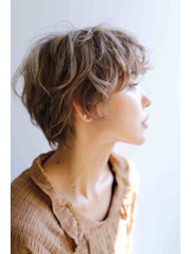 スピガ(SPIGA) ハイトーンパーマ風ショート