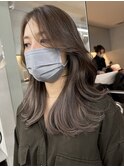 インナーカラーレイヤーカットイヤリングカラーミディアムヘア