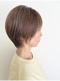 ショートボブ×スモーキーベージュ