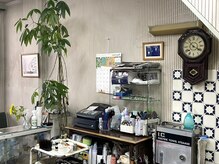 理容 マキノの雰囲気（「コチコチ」という時計の音が癒されると評判♪）