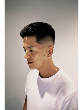 フランクスバーバーザスタンド(Frank’s barber the stand) サーフカール/スパイキーショート/フェザーパーマ/飯田橋E