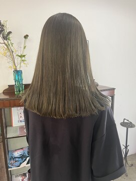 ヘアーアイストゥーレ(HAIR ICI TRE) オリーブベージュ　ブリーチなしダブルカラー　オシャレ　ロング