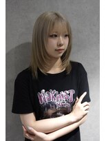 ライン(LYNE)&nbsp;ミルクティーベージュ×レイヤースタイル