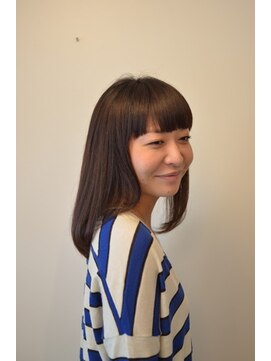 ボーイフレンド (Boyfriend) ツヤさらゆれるストレートヘア