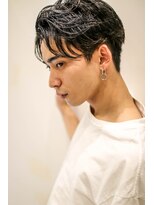 トルネード(TORNADO)&nbsp;外国人風ハイライト アップバングセンターパート ソフト刈り上げ