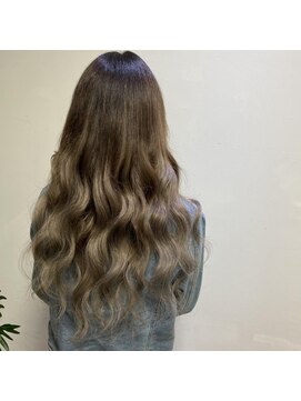 フツーロ 栄(FUTURO) #ハイライト#バレイヤージュ#ハイトーン