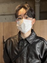 キュー(Cue_)&nbsp;外国人風毛流れメンズセンターパートパーマ（表参道原宿）