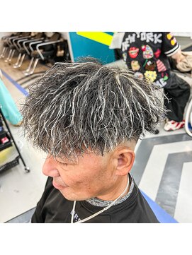 ダズルヘアラッシュ(DAZZLE hair RUSH) ホワイトハイライト×ツイストスパイラルパーマ！