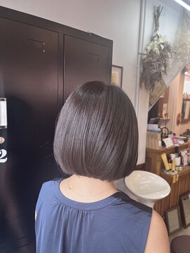 アイノベル(‘Inovel’) デザインカット+ケアカラー+選べるoggiottoトリートメント