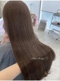 透明感抜群のオリーブベージュ