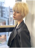 NUDEハイトーンブロンド 束感前髪ありショートマッシュショート