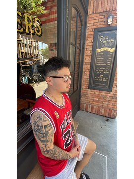 フォーコーナーズ(Four Corners) フェードカット