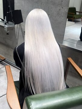 モニカ(MONIQA) ホワイト