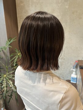 ミリ 府中(Mili) カット×外ハネボブ