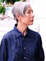 ビュートリアム 福岡(BEAUTRIUM)&nbsp;左右のバランスを変えたアシンメトリーショートカット