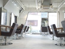 開放感のある店内でごゆっくりお過ごしください♪