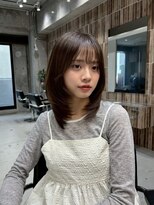 ファルベ(Farbe)&nbsp;大人ガーリーダークアッシュ似合わせカットメディアムレイヤー