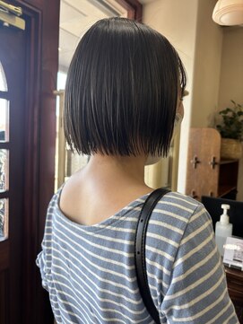 エイム(Aem.) 重く見えないプツっとボブ