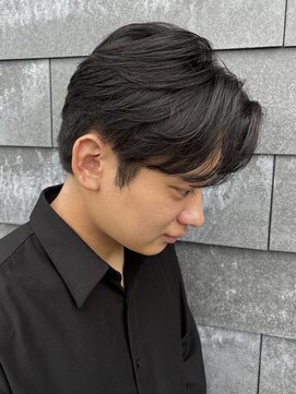 ヒュイル バイ ニアウ(Hwyl by Niau) メンズマッシュセンターパートスパイラルパーマニュアンスパーマ