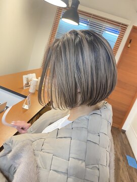 ソウコ(souko) 白髪×ボブ×シャドールーツカラー