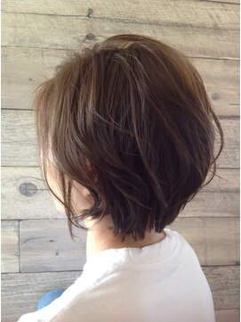 ツインカムエーデックス(TWINCOME index) 前下がりショートボブ