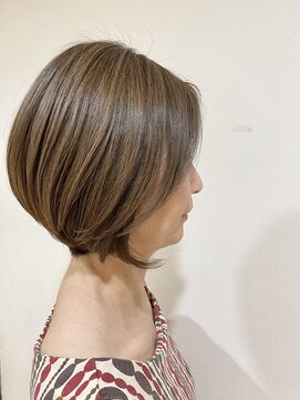 ベル (hair design Belu) 前下りショートボブ