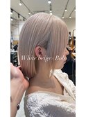 美髪シアーカラーホワイトベージュショート切りっぱなしボブ