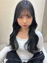 アナ ラーナ(Anna Lanna) ダークブルーグレージュ、レイヤーカット、顔周りレイヤー