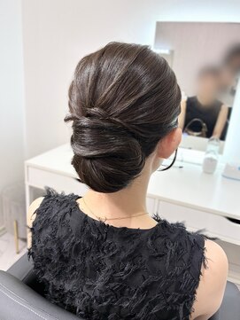 ヘアーメイクサロンアール(hair make salon R) シニヨンヘア