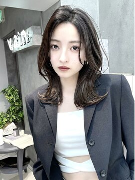 ヴェイン 渋谷(vain) くびレイヤー前髪エモージュ小顔レイヤーカットグレーベージュ