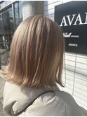 ベージュ