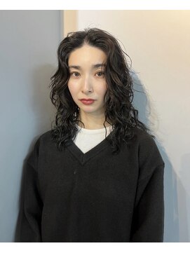 スイ(SUiii) ミディアムパーマ