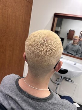 フランクス バーバー ウエストトウキョウ 吉祥寺店(FRANK’S BARBER WEST TOKYO) 金髪坊主　Y