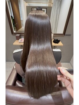 髪質改善矯正で乾かすだけでまとまる艶髪