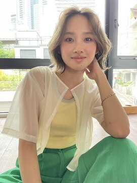 ミラバイグリーン(Mira by green) ボブ/前下がり/外ハネ/くびれボブ/ベージュ