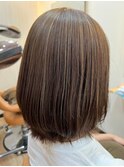 アッシュベージュ大人可愛いミディアム_ハイライトカラー