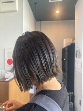 アンヒュッテ(ANHUTTE) 切りっぱなしボブ