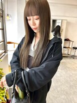 シュプール(SPUR)&nbsp;大人かわいい小顔オリーブグレージュストレートロング艶感抜け感