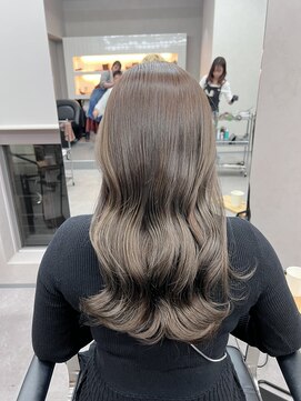 クム 横浜(qumu) 【qumu横浜】ハイライトとグレージュカラー