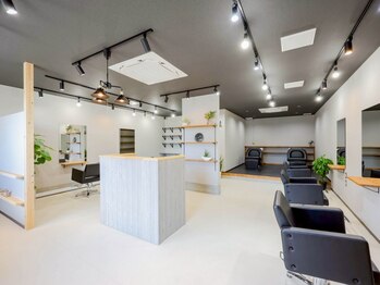 ラフヘアデザイン(Raf hair design)の写真/初めての方でもホッとリラックスが出来る居心地の良さが◎一人一人のお悩みに合わせたスタイルをご提案!!