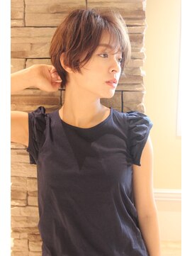 レウナ 外苑前(Reuna) 大人可愛い 小顔ショート  ハンサム 30代40代に人気