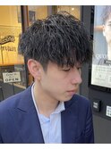 黒髪ツーブロックモテマッシュ縦落ちツイストスパイラルパーマ