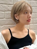 トルネード(TORNADO) 耳かけショートボブハイトーンベージュ n8.2