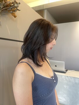 ニール(niil) 【REINA】海外風ミディアムレイヤー