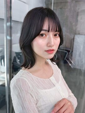 フィヴェント(Fivent) 大人ガーリー似合わせカットミディアムレイヤーダークアッシュ