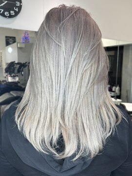 エリーツ 表参道(elyts) ホワイトグレージュ/表参道/シールエクステ/レイヤーカット