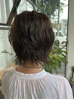 アメ(ame)&nbsp;癖毛を活かしたパーマ風ウルフショート×オリーブブラウン