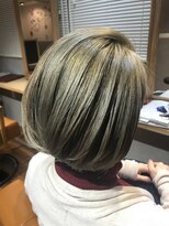 オリバ ヘアー(OLIBA HAIR) 立体的なハイライト、ローライトCOOLなハイトーンBOB