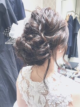 ブラウ ネイル パーティー(Blau Nail Party) ゆるっとキュートシニヨン